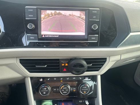 Used 2024 Volkswagen Jetta SE w/ Panoramic Sunroof Package FWD image 7