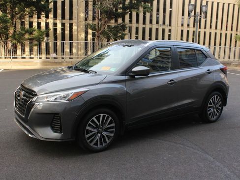 Used 2021 Nissan Kicks SV image 11