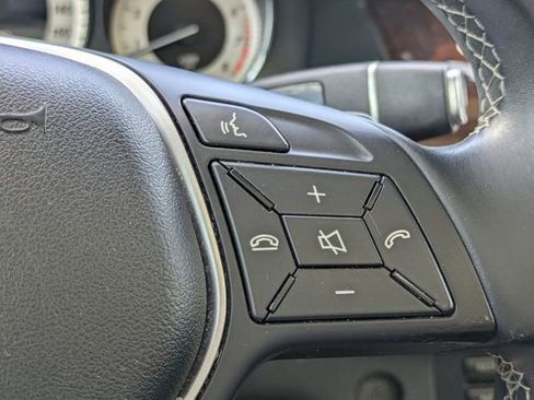 Used 2015 Mercedes-Benz GLK 350 4MATIC image 30
