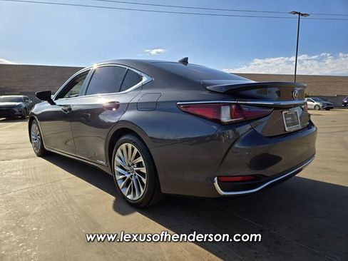 Certified 2022 Lexus ES 300h w/ Accessory Package FWD image 5