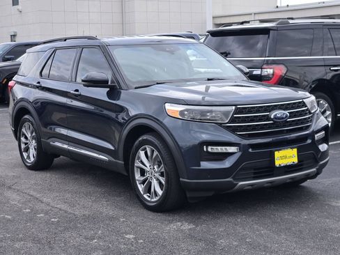 Used 2022 Ford Explorer XLT w/ Equipment Group 202A RWD image 3