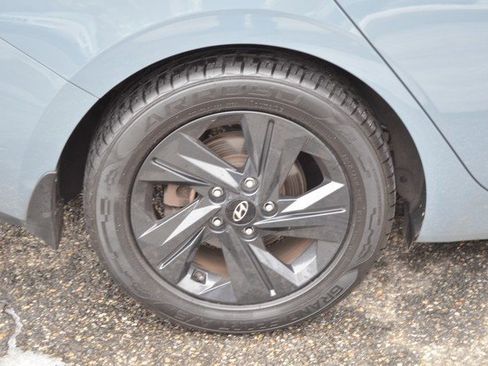 Used 2023 Hyundai Elantra Blue image 11