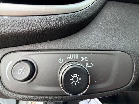 Used 2022 Chevrolet Trax LT w/ Driver Confidence Package image 25