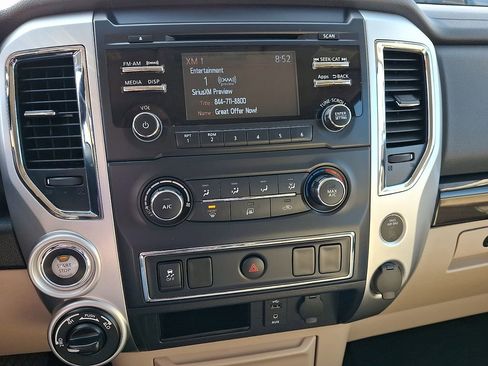 Used 2017 Nissan Titan SV image 17