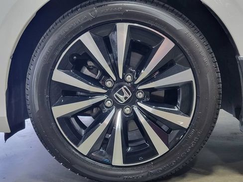 Certified 2024 Honda Civic EX-L image 9