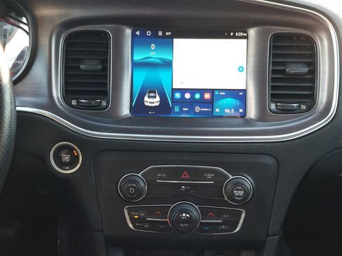 Used 2017 Dodge Charger SXT w/ Navigation & Travel Group image 13