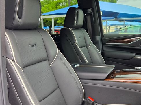 Used 2024 Cadillac Escalade ESV Premium Luxury AWD/4WD image 30