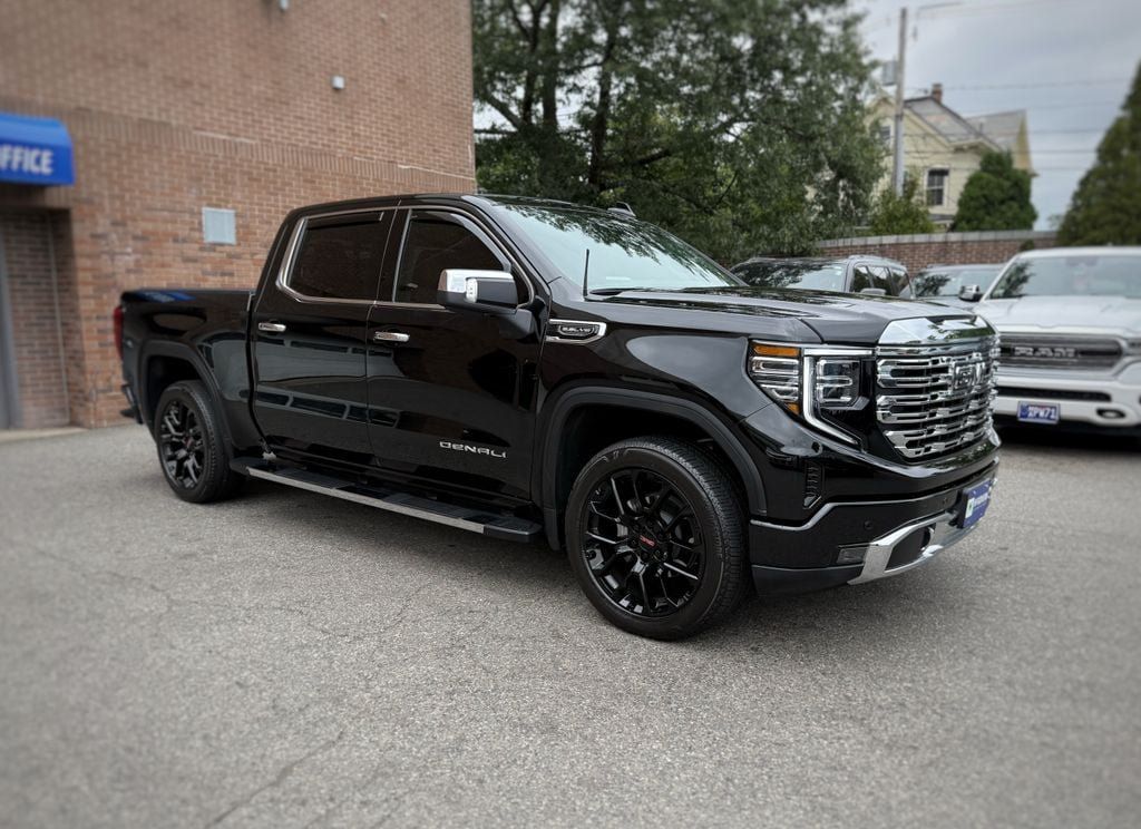 Used 2025 GMC Sierra 1500 Denali AWD/4WD image 3