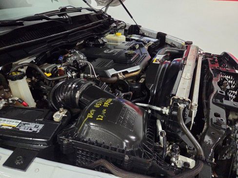 Used 2016 RAM 3500 Tradesman w/ Chrome Appearance Group image 92