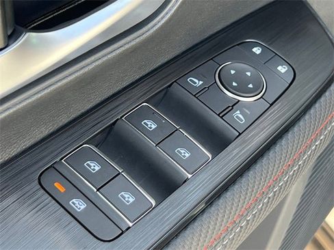 New 2026 Nissan Kicks SR image 18