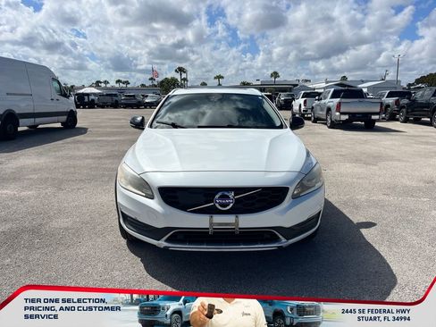 Used 2018 Volvo V60 T5 Cross Country w/ Convenience Package image 3