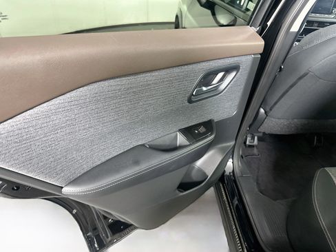 Used 2023 Nissan Rogue SV FWD image 25