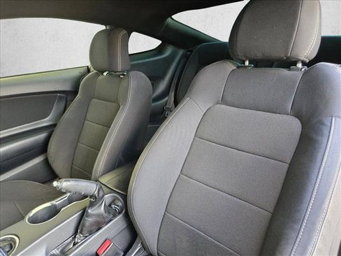Used 2017 Ford Mustang Coupe RWD image 13