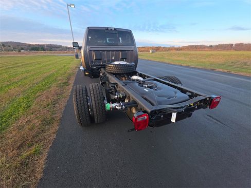 New 2026 RAM 4500 Tradesman w/ Laramie Trim Package image 23