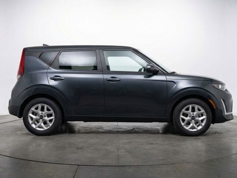 Used 2025 Kia Soul LX w/ LX Technology Package FWD image 11