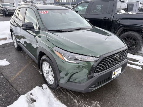 Certified 2025 Toyota Corolla Cross LE image 2