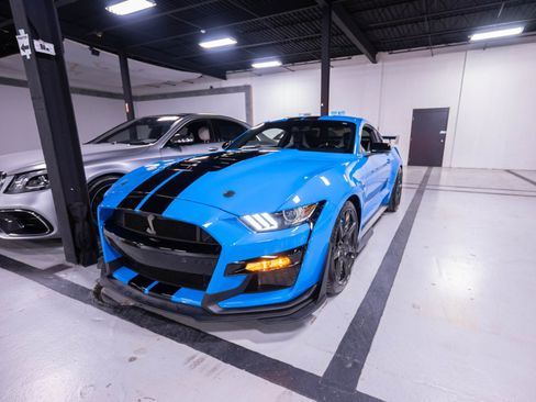 Used 2022 Ford Mustang Shelby GT500 w/ Carbon Fiber Track Pack RWD image 70