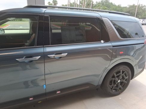 New 2026 Kia Carnival SX w/ SX Dark Edition Package FWD image 24