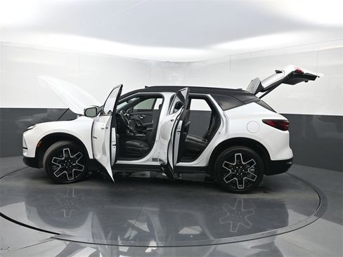 Used 2023 Chevrolet Blazer RS w/ Driver Confidence II Package image 40