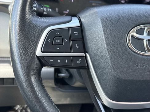 Used 2024 Toyota Sienna XLE FWD image 15