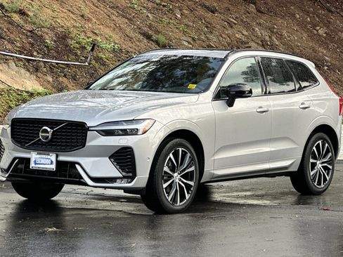 Certified 2025 Volvo XC60 B5 Plus image 9