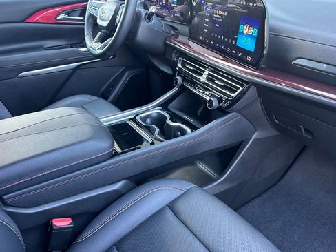 Used 2025 Chevrolet Traverse Z71 image 21