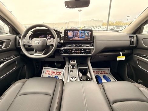 New 2026 Nissan Pathfinder SL image 21