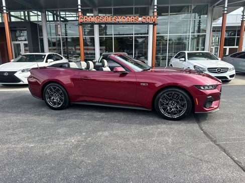 Used 2025 Ford Mustang GT Premium w/ GT Performance Package RWD image 9