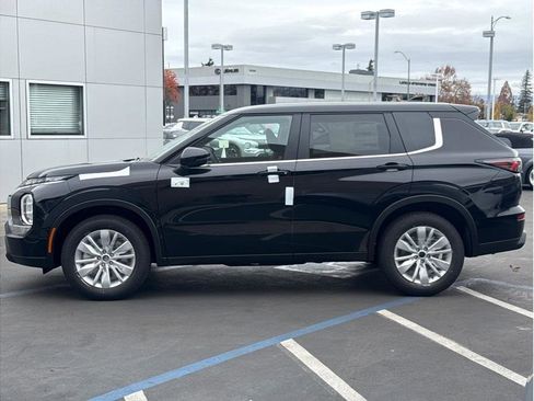 New 2026 Mitsubishi Outlander ES image 8