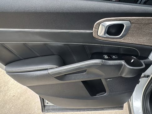 Used 2022 Kia Sorento SX Prestige image 17