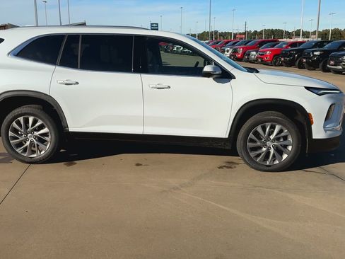 New 2026 Buick Enclave Preferred w/ Power Package image 2