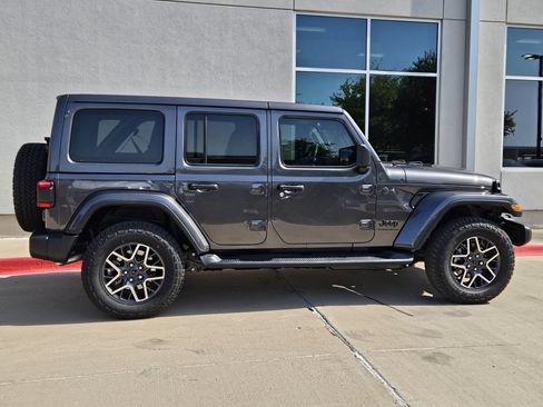 New 2026 Jeep Wrangler Unlimited Sahara AWD/4WD image 2