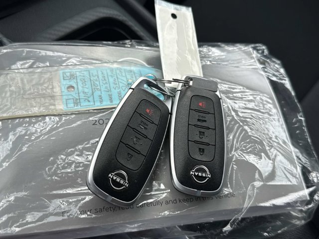 Used 2025 Nissan Sentra SV FWD image 6