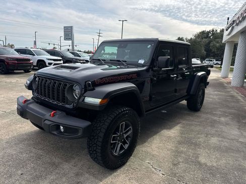 Used 2024 Jeep Gladiator Mojave w/ Technology Group image 3