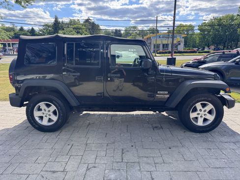 Used 2018 Jeep Wrangler Unlimited Sport S AWD/4WD image 14