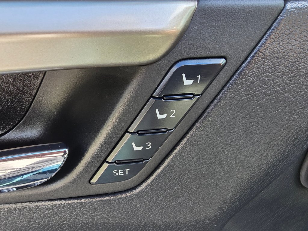 Used 2019 Lexus RX 450h AWD w/ Luxury Package image 34