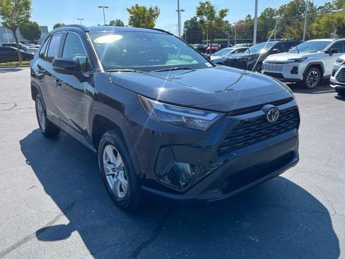 Used 2025 Toyota RAV4 XLE AWD/4WD image 4