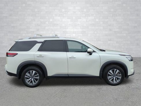 Used 2023 Nissan Pathfinder SL w/ Lighting Package (N92) image 3