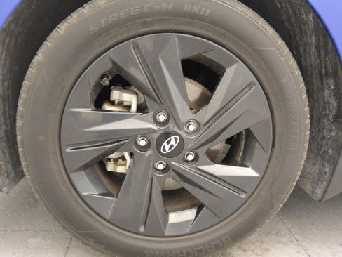 Used 2023 Hyundai Elantra SEL image 31