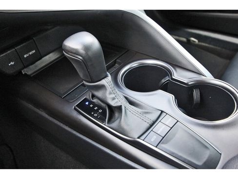 Used 2024 Toyota Camry SE image 28