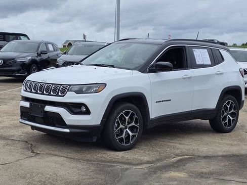 Used 2025 Jeep Compass Limited AWD/4WD image 3
