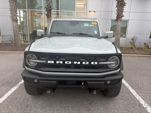 Used 2023 Ford Bronco Outer Banks w/ Sasquatch Package AWD/4WD image 2