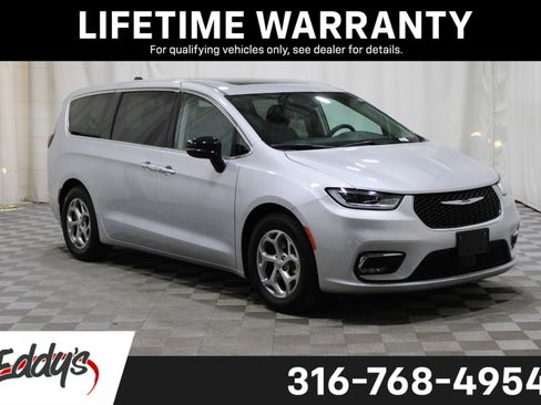 Used 2024 Chrysler Pacifica Limited image 1