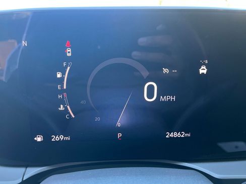 Used 2025 Buick Envista Sport Touring image 38