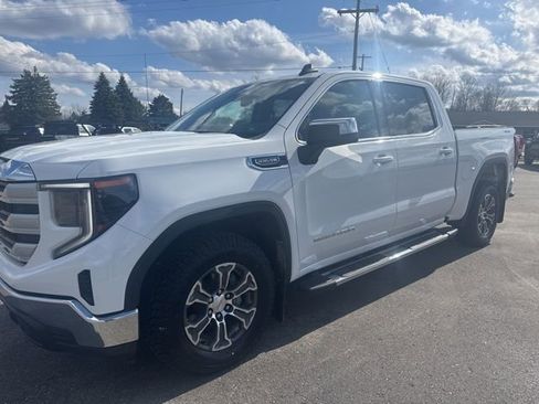 Used 2023 GMC Sierra 1500 SLE AWD/4WD image 3