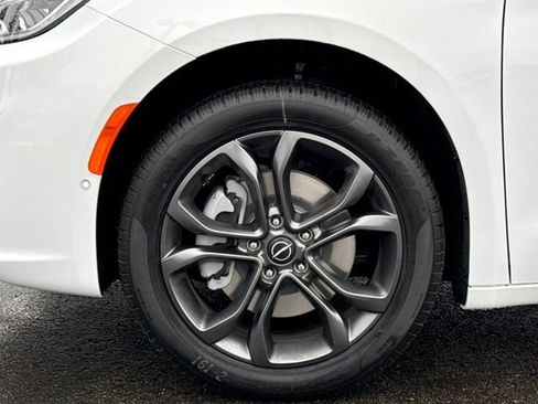 New 2026 Chrysler Pacifica Select image 8
