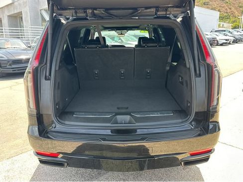 Certified 2022 Cadillac Escalade ESV Sport AWD/4WD image 32