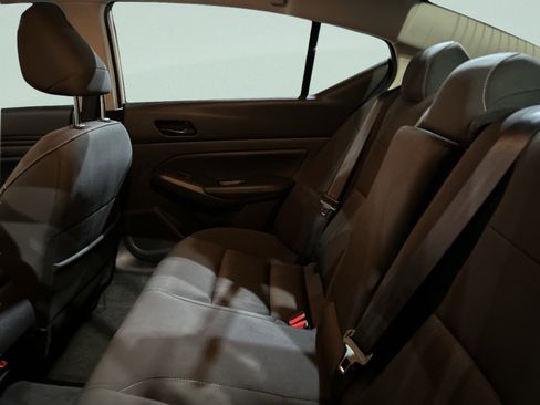 Used 2025 Nissan Altima 2.5 SV FWD image 14