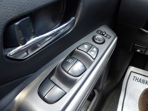 Used 2019 Nissan Kicks SR w/ SR Premium Package FWD image 19