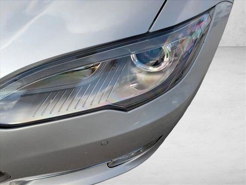 Used 2015 Tesla Model S 85D image 4
